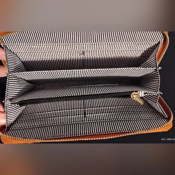 Crocodile Embossed Orange Wallet Features Burberry London Hardware. - Picture 3 of 4